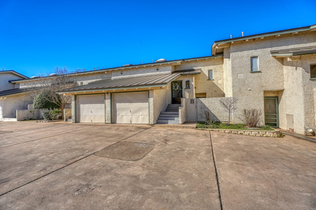 207 Hi Circle North
