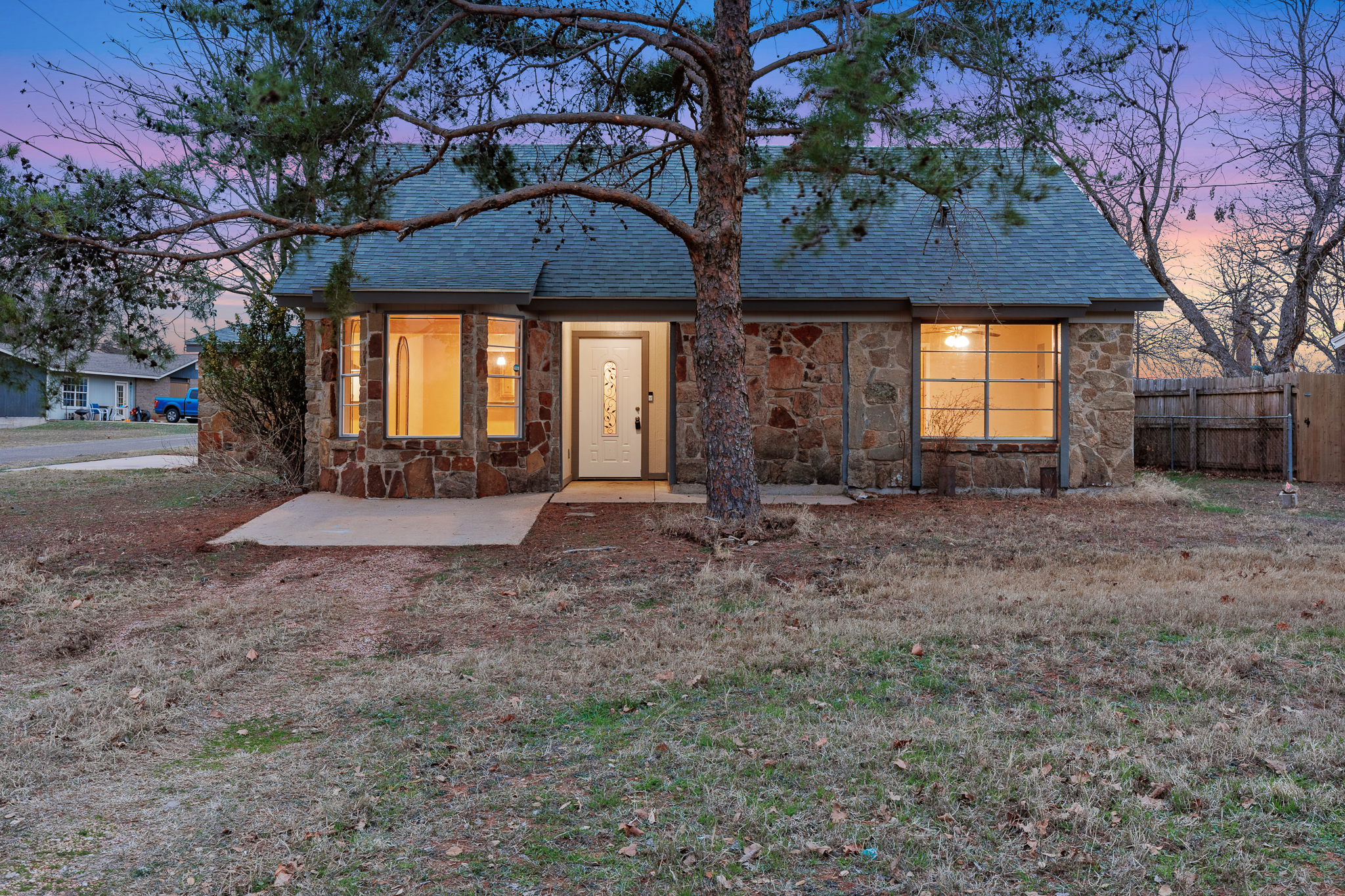 400 North River Oaks Drive