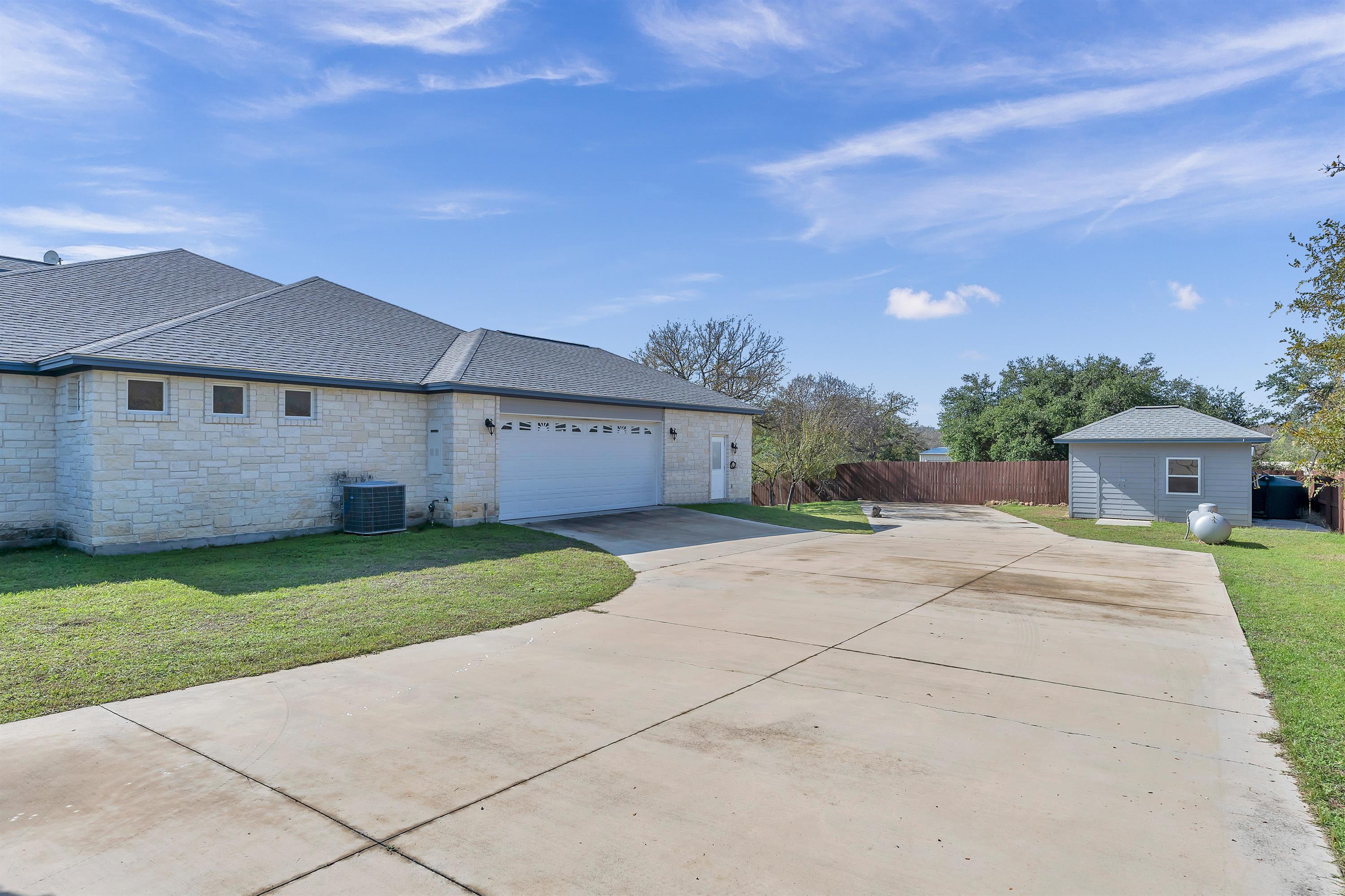 625 Skyline Drive, Kingsland, TX 78639