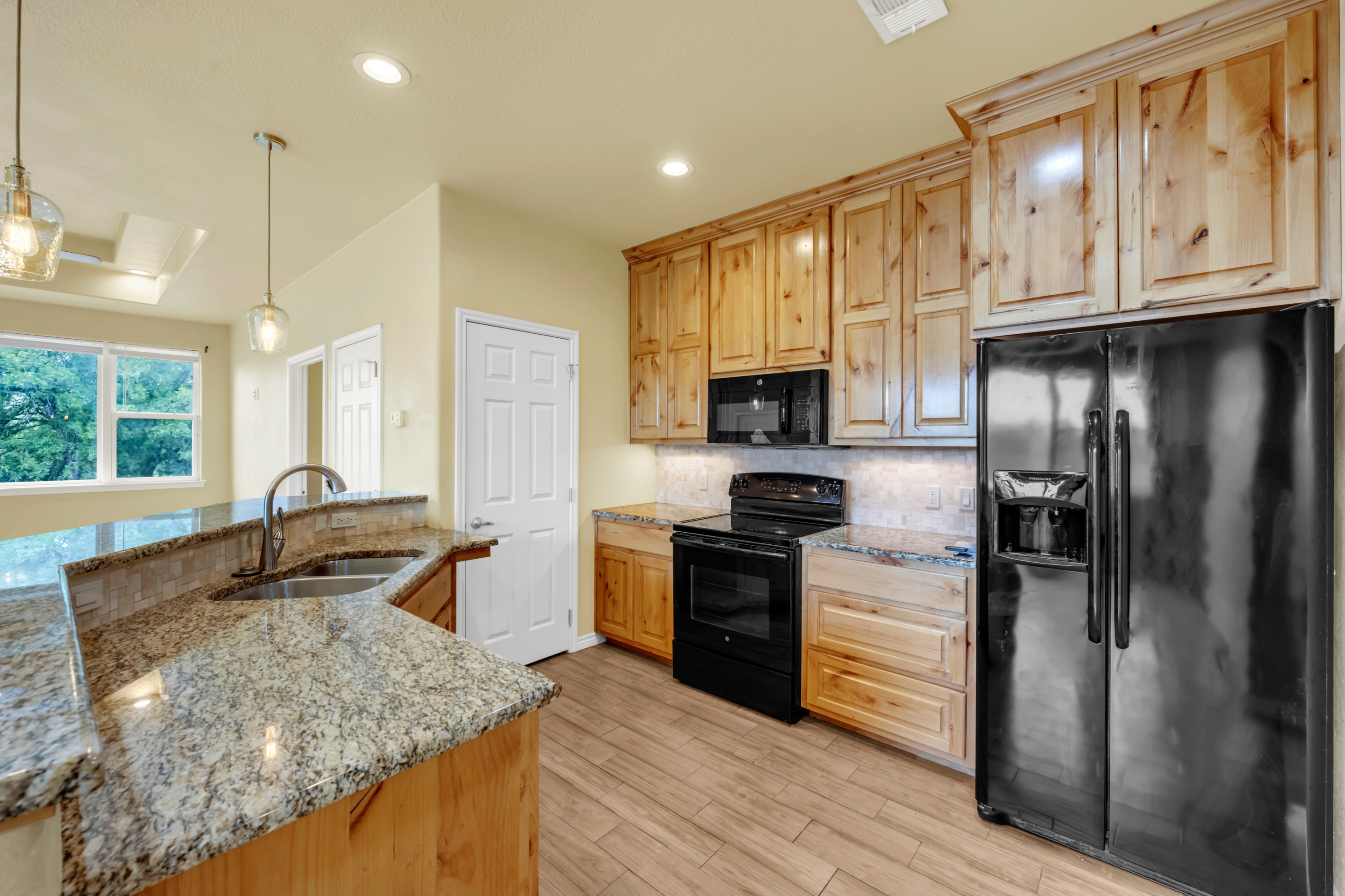 623 Skyline Drive, Kingsland, TX 78639