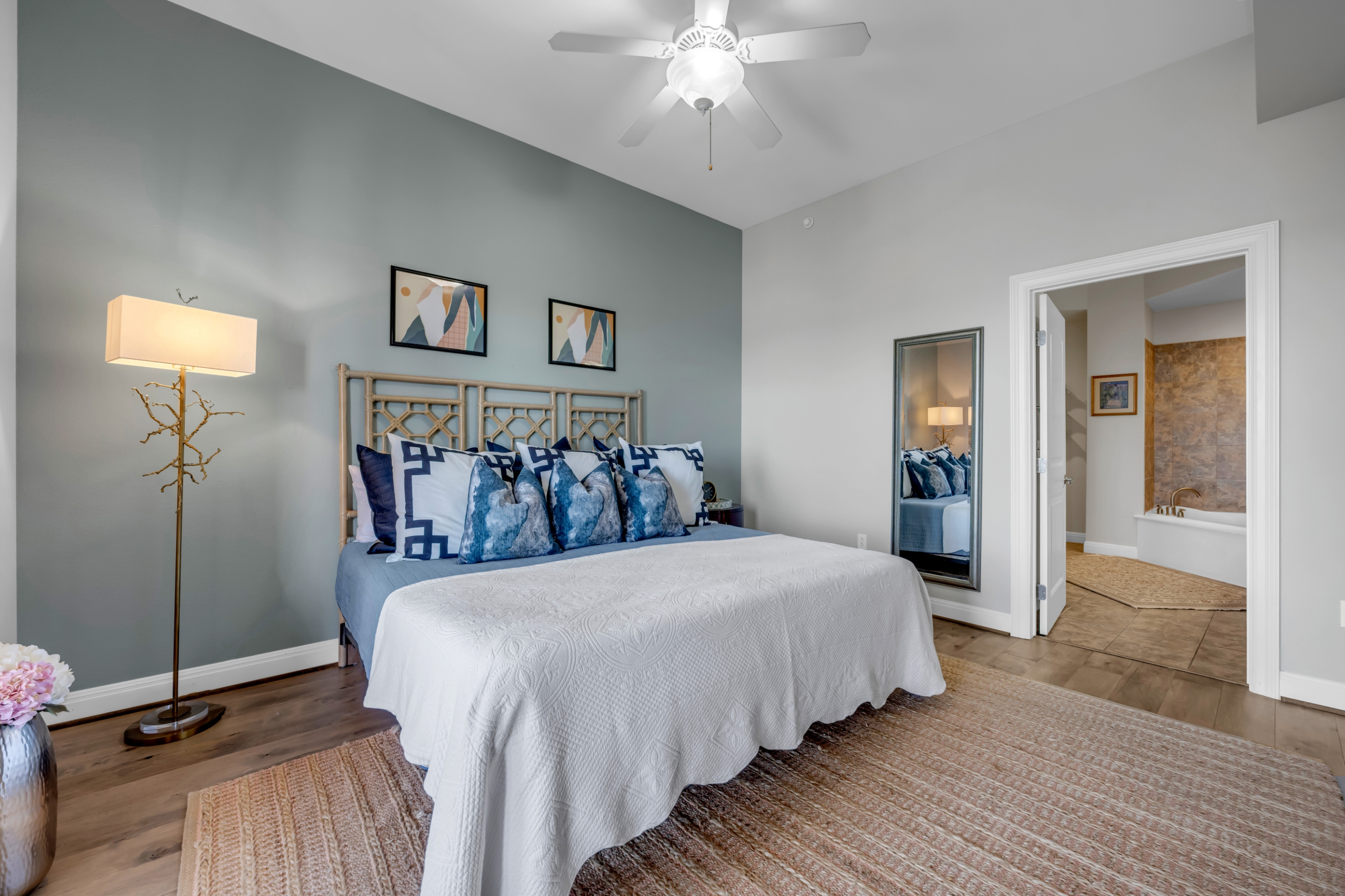 101 West Bank, Horseshoe Bay, TX 78657