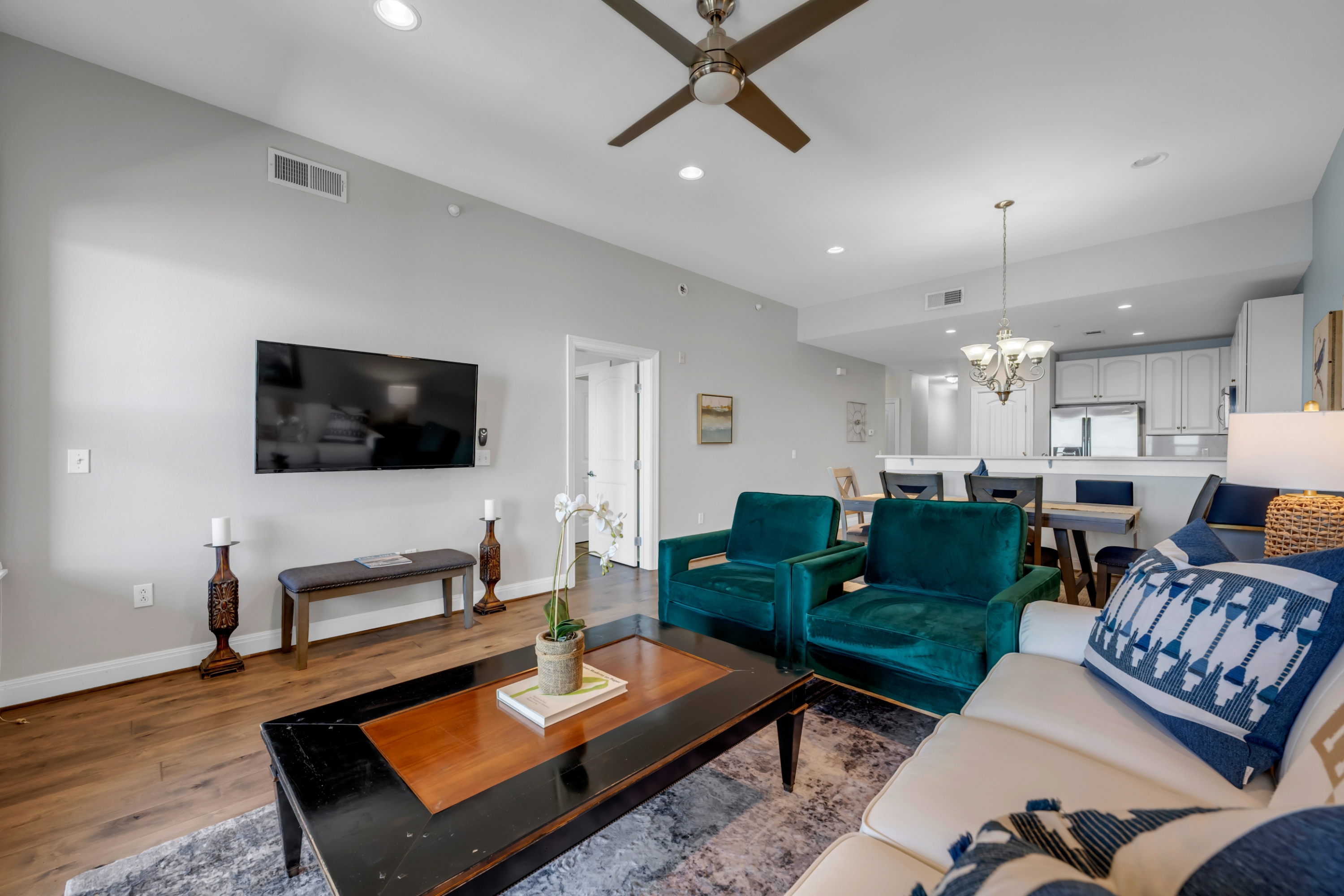 101 West Bank, Horseshoe Bay, TX 78657