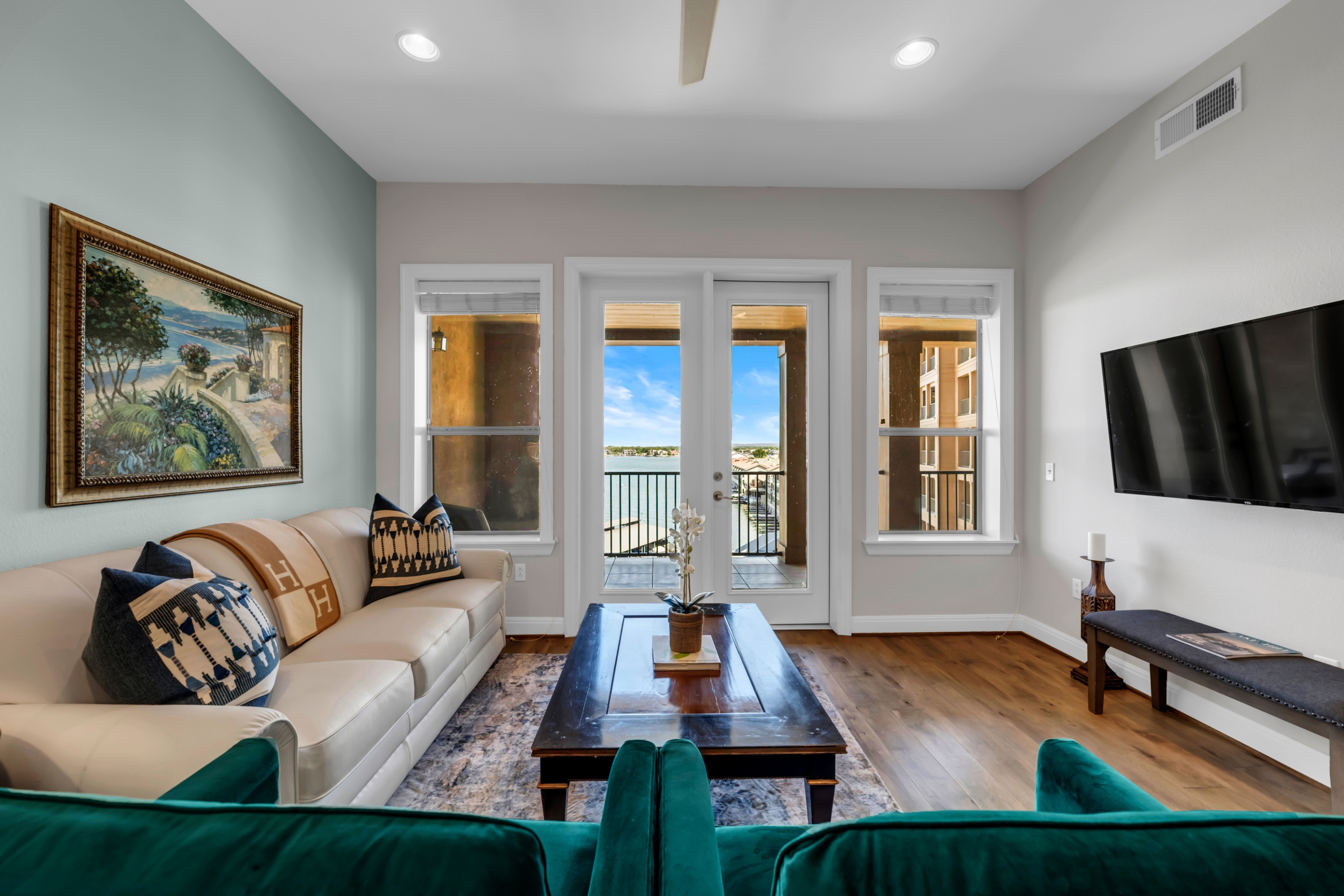 101 West Bank, Horseshoe Bay, TX 78657