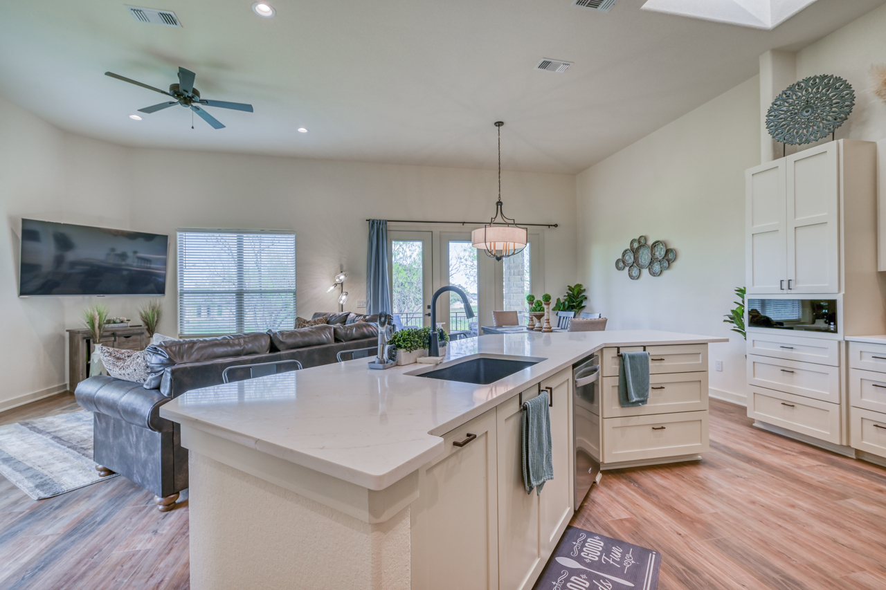 302 Parallel Circle, Horseshoe Bay, TX 78657