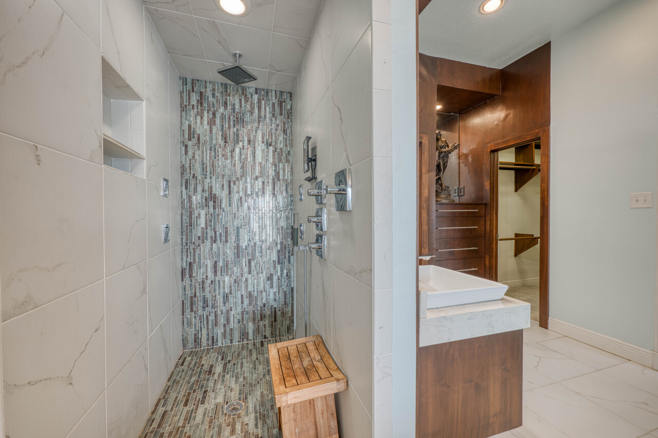 1301 The Cape Road – 6, Horseshoe Bay, TX 78657